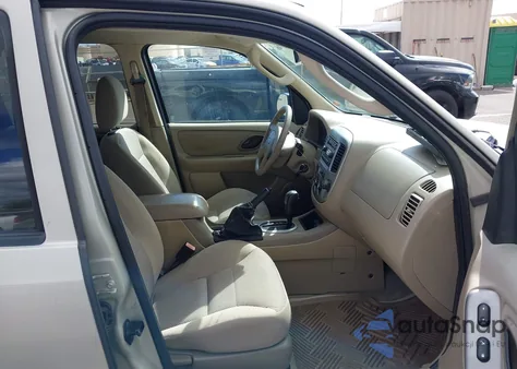 2005 Ford Escape Xlt from USA, damaged, VIN 1FMYU03195KA43190